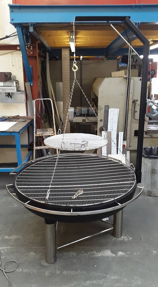 round swinging bbq in the style of german market sellers BBQ Mad